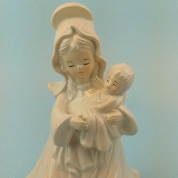 Mary and Baby Jesus Figurine - Picture 2 of 12